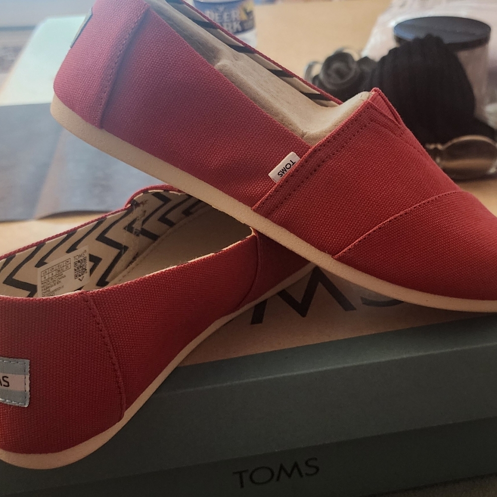 Women's (8) Red Casual Canvas Slip on TOMS - New /box